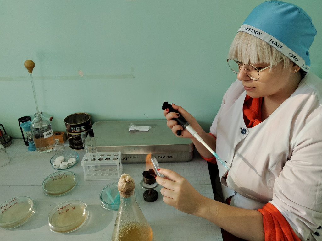 Триває підготовка до студентських наукових конференцій / Preparation for student scientific conferences continues.