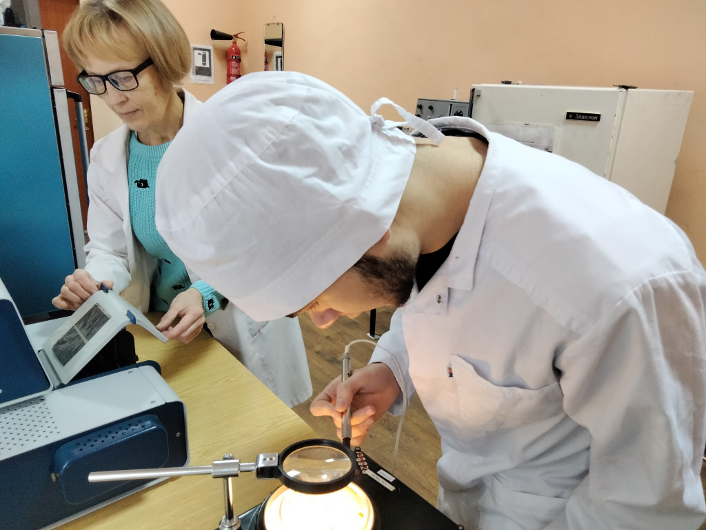 Триває підготовка до студентських наукових конференцій / Preparation for student scientific conferences continues.
